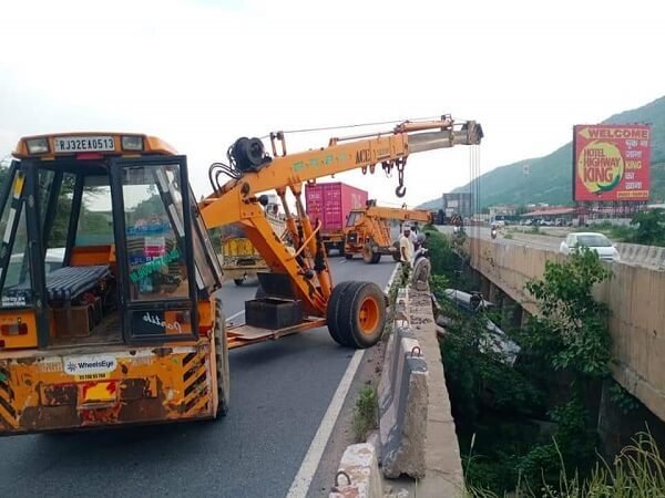 Crane on rent in udaipur